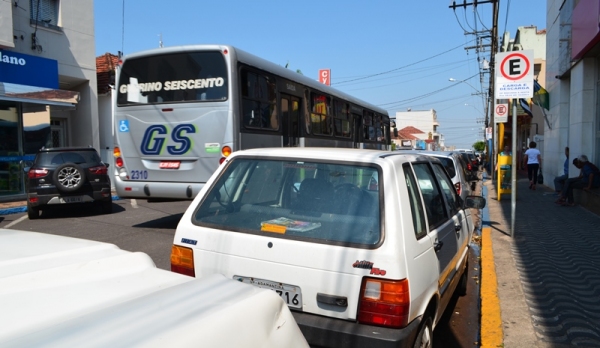 A organização das vias públicas, para circulação de veículos e pedestres, é um dos aspectos abordados n Plano de Mobilidade Urbana (Foto: Acácio Rocha).