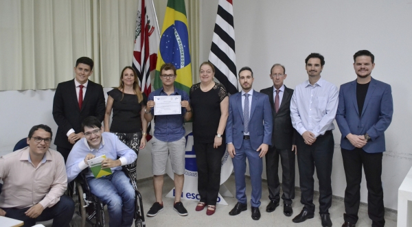 Solenidade revelou o ganhador da 2ª edição do Prêmio Constituição Cidadã, Yohan Karan Facco Dadamo (Foto: Flávio Lorejan)