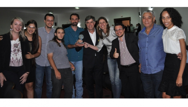 Adamantina recebe no Palácio dos Bandeirantes a certificação Programa Município Verde Azul (Foto: Da Assessoria).