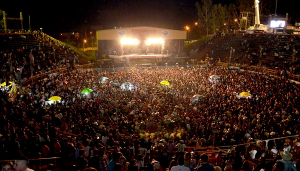Adamantina Rodeo Festival atrai grande público, movimenta a cidade e aquece a economia local (Foto: Maikon Moraes).
