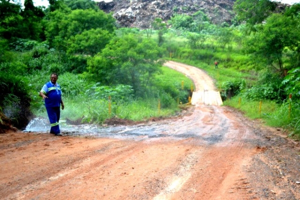 Empresa atuou rápido na recuperação dos estragos e reativou adutora no meio da tarde (Foto: Ricardo Torquato/Cedida).