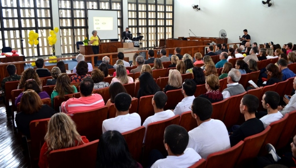 Lançamento do Setembro Amarelo reuniu comunidade, lideranças e autoridades, no Fórum de Adamantina (Foto: Maikon Moraes).
