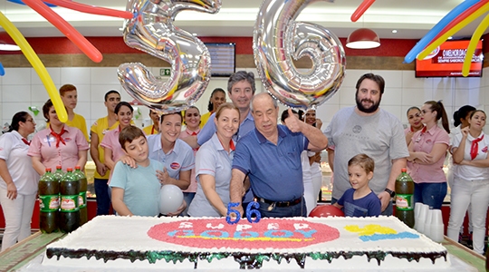 Celebração dos 56 anos do Supermercado Godoy, nesta quarta-feira (Fotos: Siga Mais).