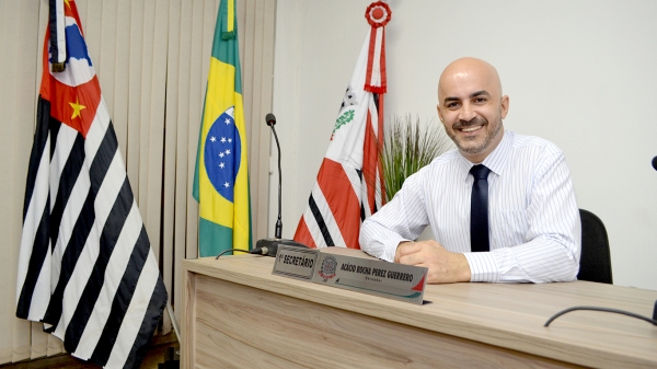 Vereador Acácio Rocha, autor da iniciativa que amplia possibilidades de estágio remunerado também aos estudantes da FATEC e UNIVESP e Adamantina (Foto: Arquivo).