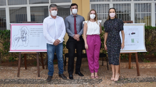 Prefeito Márcio Cardim,  juíza Ruth Duarte Menegatti, promotor de justiça, Marlon Robert de Sales e Adriana Alkmin Pereira Domingues, diretora técnica da penitenciária feminina de Tupi Paulista durante a abertura da exposição  (Divulgação).