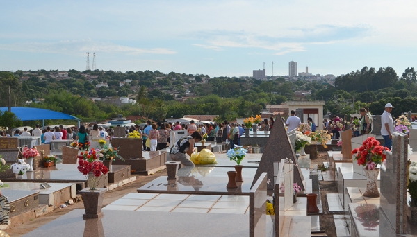 Ao atingir sua capacidade máxima de sepultamentos tradicionais, cemitério de Adamantina será verticalizado (Foto: Arquivo/Siga Mais).