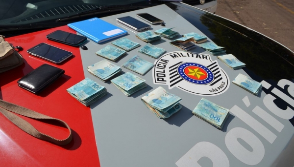Polícia Militar de Adamantina prende quadrilha e recupera R$ 15 mil em dinheiro (Foto: Acácio Rocha).