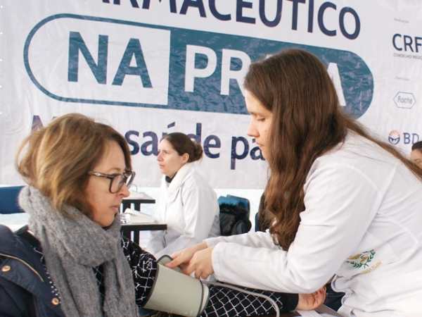 Serviços serão prestados na Praça Élio Micheloni,neste sábado, das 8h às 13h.