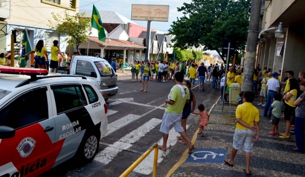 Adamantina tem manifestação contra corrupção