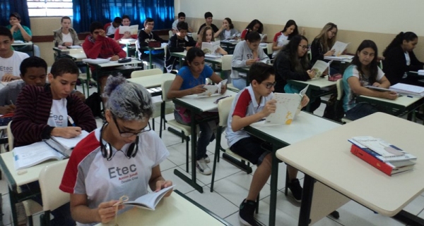 Projeto de leitura debate O Pequeno Príncipe na Etec Amim Jundi (Foto: Cedida).