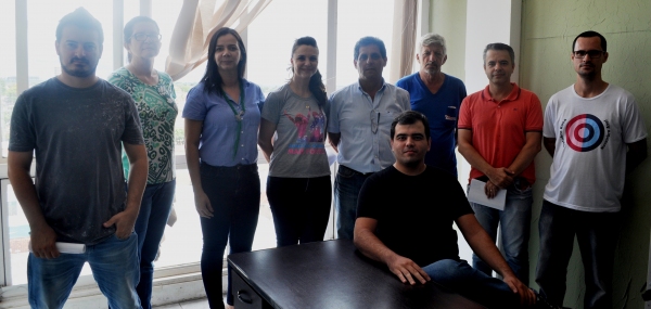 Membros da CIPA durante reunião de instalação e posse (Foto: Da Assessoria).