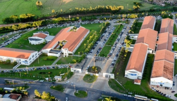 Transformação da FAI em UNIFAI depende da aprovação do projeto de lei, cuja nova proposta foi apresentada nesta segunda-feira (8) pelo prefeito, à Câmara Municipal (Foto: Arquivo).