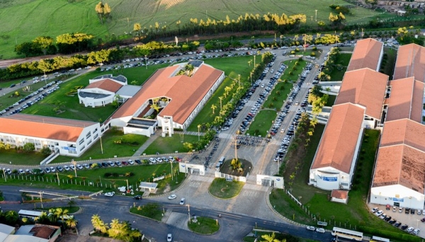 CEE/SP autoriza em definitivo transformação da FAI em Centro Universitário (Foto: Central FAI de Comunicação).