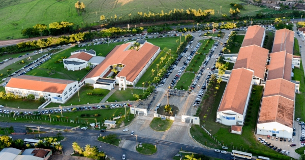 Campus II da UniFAI, às margens da Rodovia Comandante João Ribeiro de Barros (SP-294). Próximo do local há ponto de concentração de manifestantes, na rotatória à Lagoa Seca (Foto: Arquivo/UniFAI).