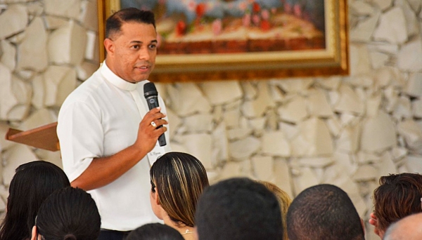 Aula inaugural foi assessorada pelo coordenador estadual da Pastoral da Comunicação, padre Marcos Vinícius Clementino, do clero de Guarulhos (Foto: Milton Ura/No Click do Senhor).