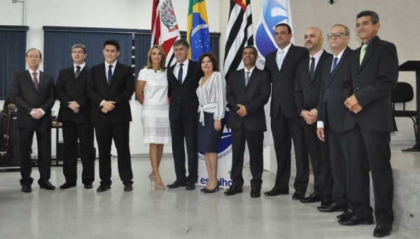 Prefeito, vice-prefeita e vereadores comemoram saldo de convênios firmados com o Governo de SP e a posição de destaque na região (Arquivo).