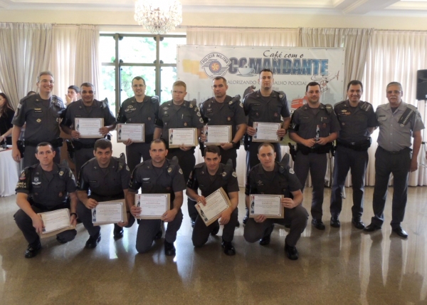 Policiais Militares com o Comandante e o Subcomandante Geral da Polícia Militar do Estado de São Paulo (Foto: Cedida/Policia Militar).