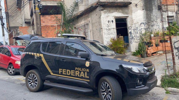 Equipes da Polícia Federal cumpriram mandados de prisão, e de busca e apreensão (Divulgação PF).