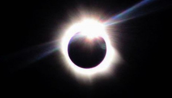 Eclipse solar de hoje, conhecido como Anel de Fogo, será visível no Brasil