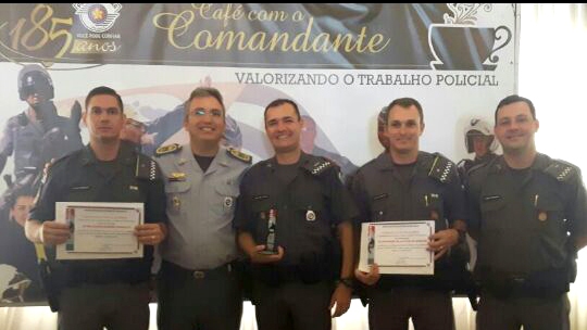 Cabo PM Ramazotti, o Comandante Geral da PM, Capitão Júlio, Cabo Andrade e Tenente Bressan, hoje pela manhã, no Café com o Comandante, em São Paulo (Foto: Cedida).