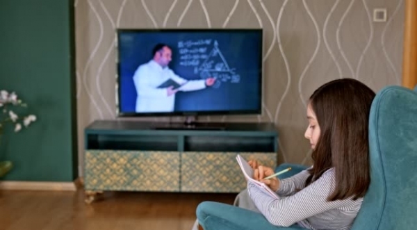 Conteúdos de aulas são transmitidos pela TV, em canais que podem ser acessados pelos assinantes da goodU em Adamantina, Lucélia e Flórida Paulista (Pixabay).