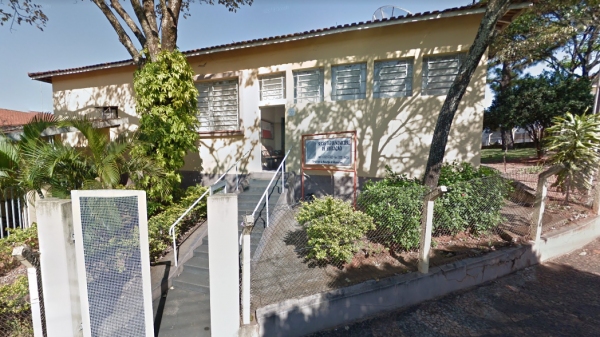 Secretaria Municipal de Educação fica na Praça Tiradentes, 546, anexa à Emef Navarro de Andrade (Foto: Google).