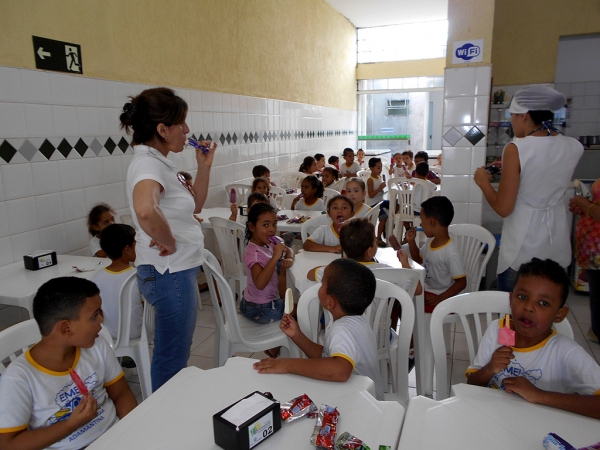 No mês de maio, o prêmio foi a visita dos alunos da sala campeã das turmas da tarde e da manhã a uma sorveteria. (Foto: Assessoria de Imprensa)