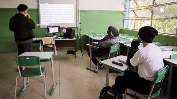Por meio do novo benefício, o Governo de SP pretende manter os jovens do ensino médio na escola (Foto: SeducSP).