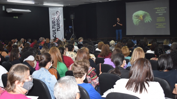Treinamento foi realizado no anfiteatro da Biblioteca de Adamantina (Divulgação/PMA).