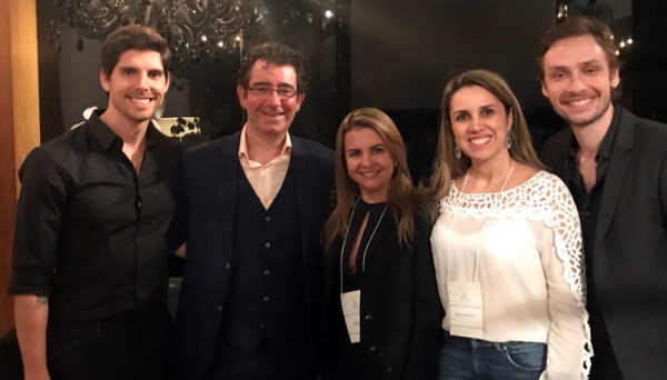 Professoras da UniFAI no curso de Odontologia Adesiva realizado em São Paulo (Foto: Acervo Pessoal).
