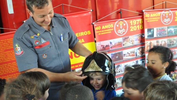 EMEIs, EMEFs e Projetos Sociais visitam Posto de Bombeiros de Adamantina (Foto: Assessoria de Imprensa).