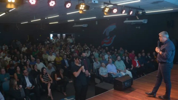 Daniel Robles no evento de lacamento de sua pre-candidatura a prefeito (Reproducao: Impacto Noticias).