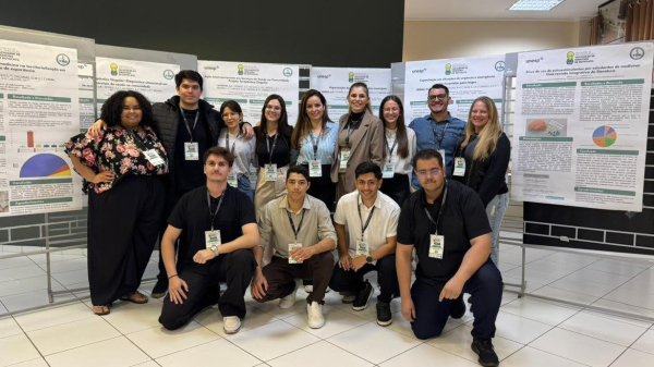 Alunos e professoras de medicina da FAI na Unesp Botucatu (Cedida/Dezolina Franciele).