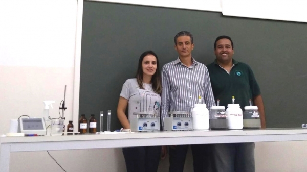 Igor Aparecido dos Santos Correia e Marcelo Gumiero Nascimento iniciaram o projeto em 08 de outubro sob orientação do Prof. Dr. Alexandre Teixeira de Souza e da Prof.ª Me. Ana Paula Jambers Scandelai (Foto: Arquivo Pessoal).