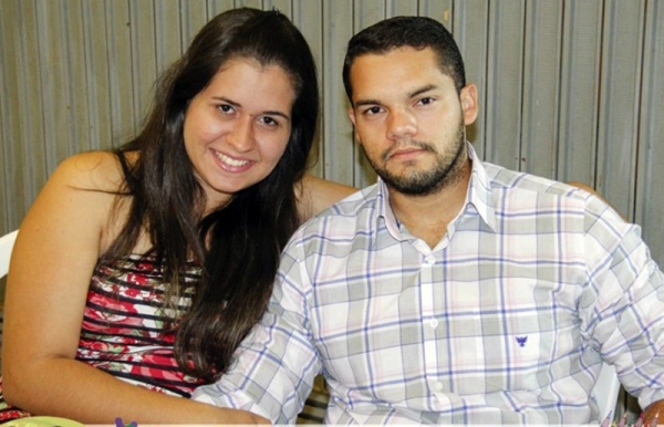 Bruna Ragassi e Osmar Pereira da Silva Júnior, concluintes da 1ª turma do curso de Engenharia Civil da UniFAI, aprovados no mestrado pela Unesp de Ilha Solteira (Foto: Cedida).