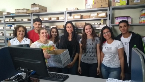 Alunos do curso técnico em farmácia da Etec Amim Jundi fazem campanha de coleta e descarte de medicamentos vencidos (Foto: Da Assessoria).