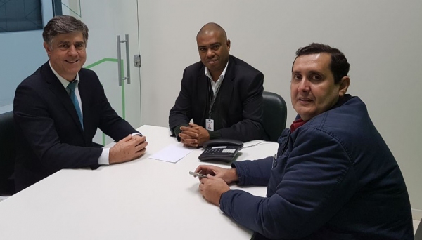 Encontro possibilitou abordar tratativas para aquisição de escavadeira hidráulica para Adamantina (Foto: Assessoria de Imprensa).