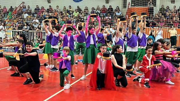 Musical marcou o encerramento do ano letivo da Escola (Imagem: Siga Mais).