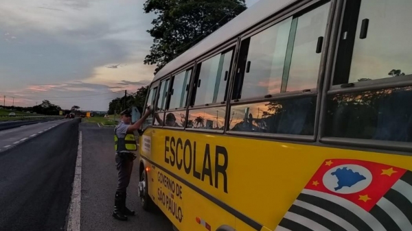 Operação de fiscalização ao transporte escolar em rodovias da região (Divulgação/PM Rodoviária).