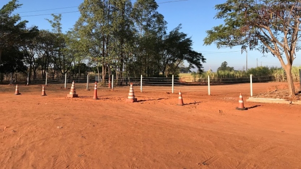 Um dos acessos fechados na SP-294,proximidades da praça de pedágio entre Lucélia e Inúbia Paulista (Foto: Aqui Lucélia).