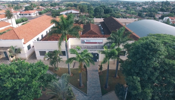 ETEC Amim Jundi tem 1.219 alunos matriculados, distribuídos em 14 cursos técnicos (Foto: Divulgação).