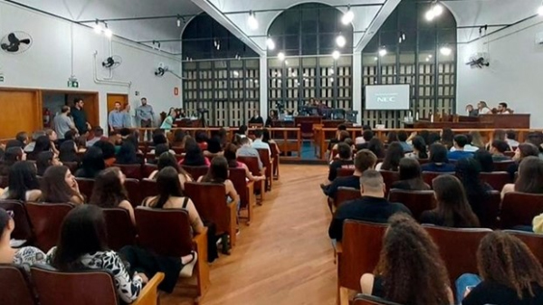 Juri simulado realizado no Fórum de Adamantina (Divulgação).