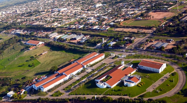 Provas do vestibular geral serão aplicadas neste domingo, 21, no Câmpus II (Arquivo/UniFAI).