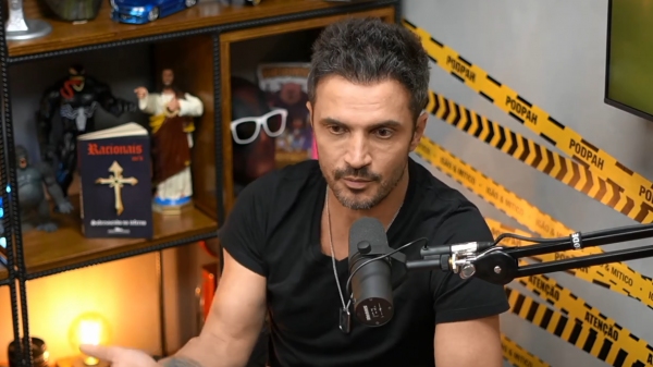 Astro do futsal, Falcão revela que jogou bola na rua, em Adamantina