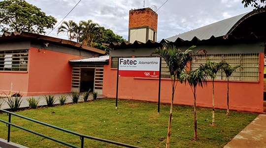 Fatec Adamantina oferece 35 vagas no curso superior de tecnologia de gestão comercial, noturno. A instituição fica na Rua Paraná, 400 (antigo Cefam), no Jardim Brasil (Foto: Siga Mais).