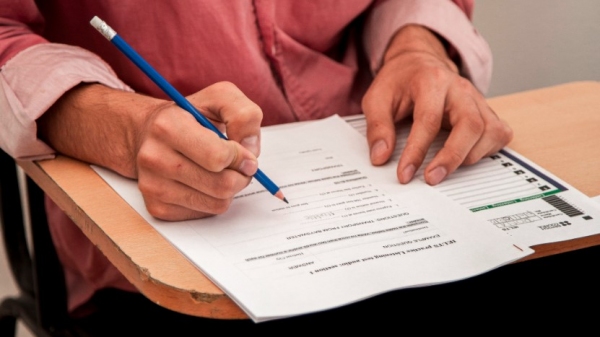 Concurso Público Nacional Unificado vai preencher 6.590 vagas em 20 órgãos e entidades públicas que fizeram a adesão ao processo seletivo (Imagem: Azerbaijan Stockers/Freepik).