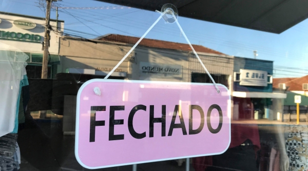 Novo período de quarentena, de mais duas semanas, mantém atividades comerciais suspensas (salvo os serviços essenciais) e as pessoas sob isolamento social (Foto: Siga Mais).