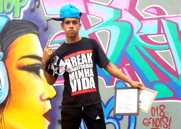 O bboy Fernandinho, de Adamantina, enfrenta mais um desafio neste final de semana. Ele participa do Street Cypher, em  São Paulo (Foto: Arquivo Pessoal/Cedidda).