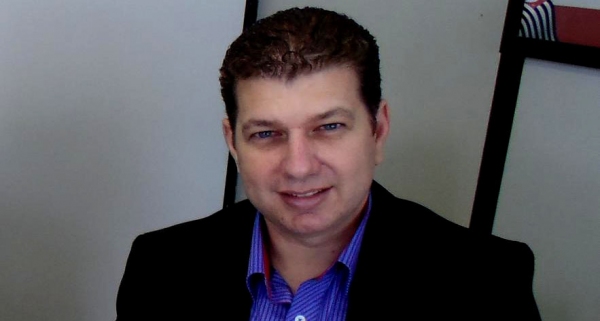 Prefeito de Quintana, Fernando Itapuã, entrou na Justiça para garantir que toda a população do município receba a vacina contra a gripe (Foto: Reprodução).