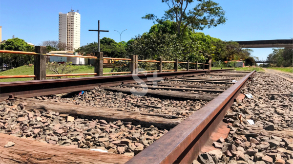 Trecho urbano da ferrovia em Adamantina (Siga Mais).